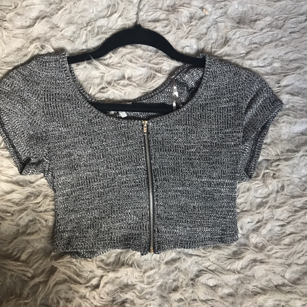 Dark gray zipper detail ribbed crop top.